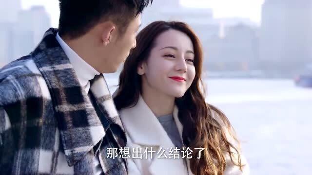 逃离海滩的女孩